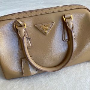 Prada Bauletto I Saffiano Vernice Cammeo Tu
